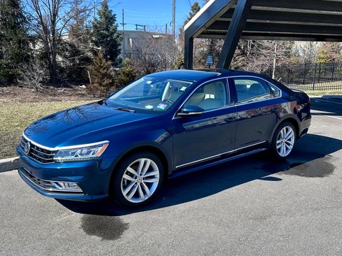 Used 2018 Volkswagen Passat 3.6 SEL Premium image 2