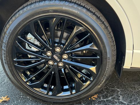 Used 2023 Lincoln Corsair Reserve w/ Jet Appearance Package image 15