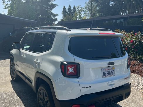 Used 2018 Jeep Renegade Trailhawk w/ UConnect 8.4 Nav Group image 5