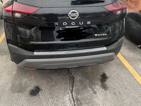 Used 2021 Nissan Rogue SV w/ Premium Package image 2