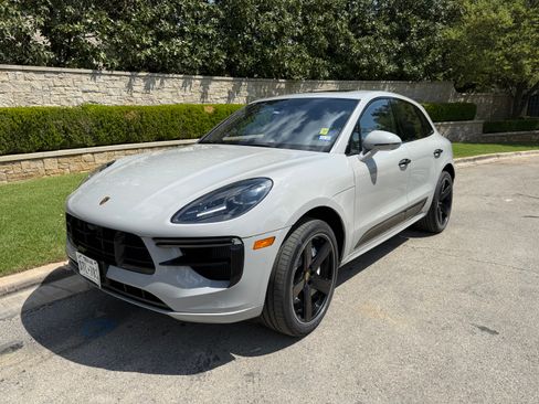 Used 2020 Porsche Macan Turbo image 1