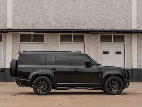 Used 2025 Land Rover Defender 130 V8 image 4