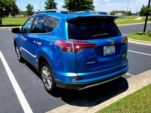 Used 2017 Toyota RAV4 Limited w/ Carpet Mat Package image 6