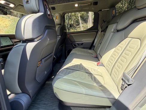 Used 2022 Rivian R1T Launch Edition image 14