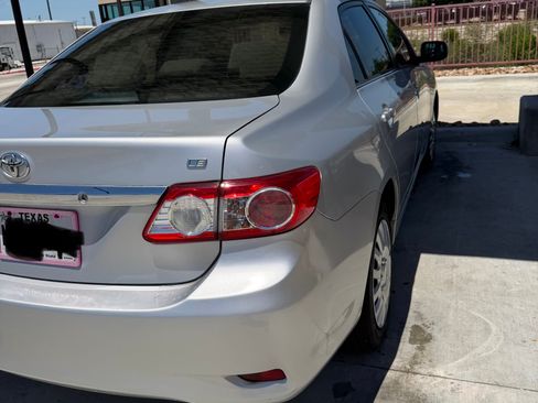 Used 2013 Toyota Corolla LE FWD image 2