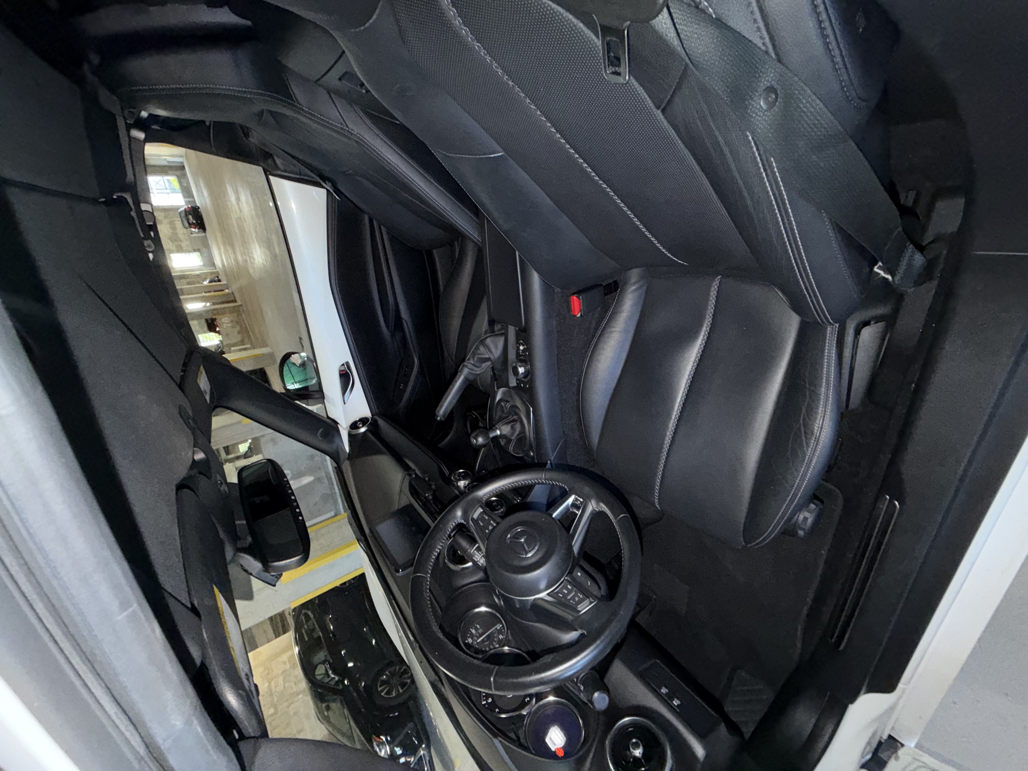Used 2022 MAZDA MX-5 Miata RF Grand Touring RWD image 9