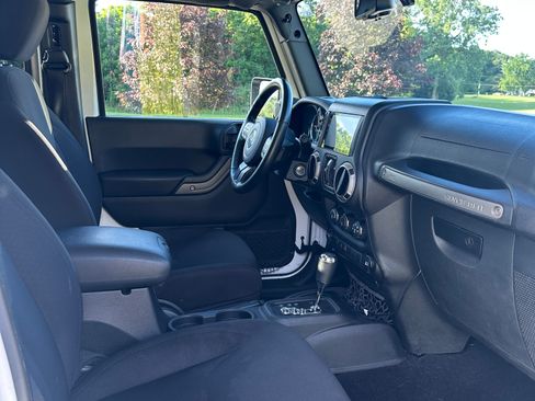 Used 2015 Jeep Wrangler Unlimited Sport AWD/4WD image 11
