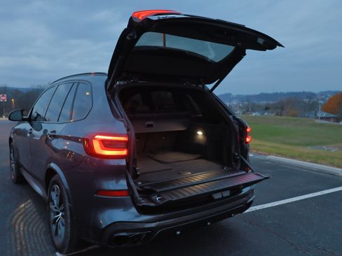 Used 2019 BMW X5 xDrive50i w/ M Sport Package image 9