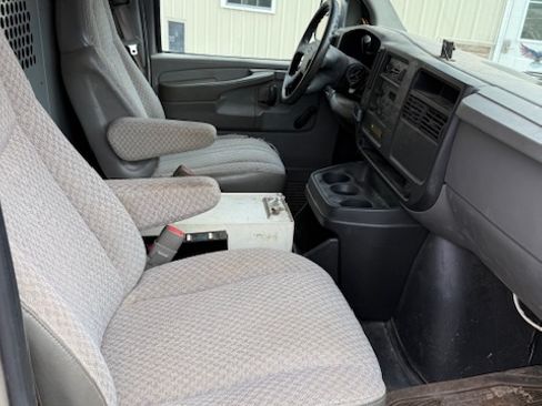 Used 2003 Chevrolet Express 3500 Extended Van 3D image 23