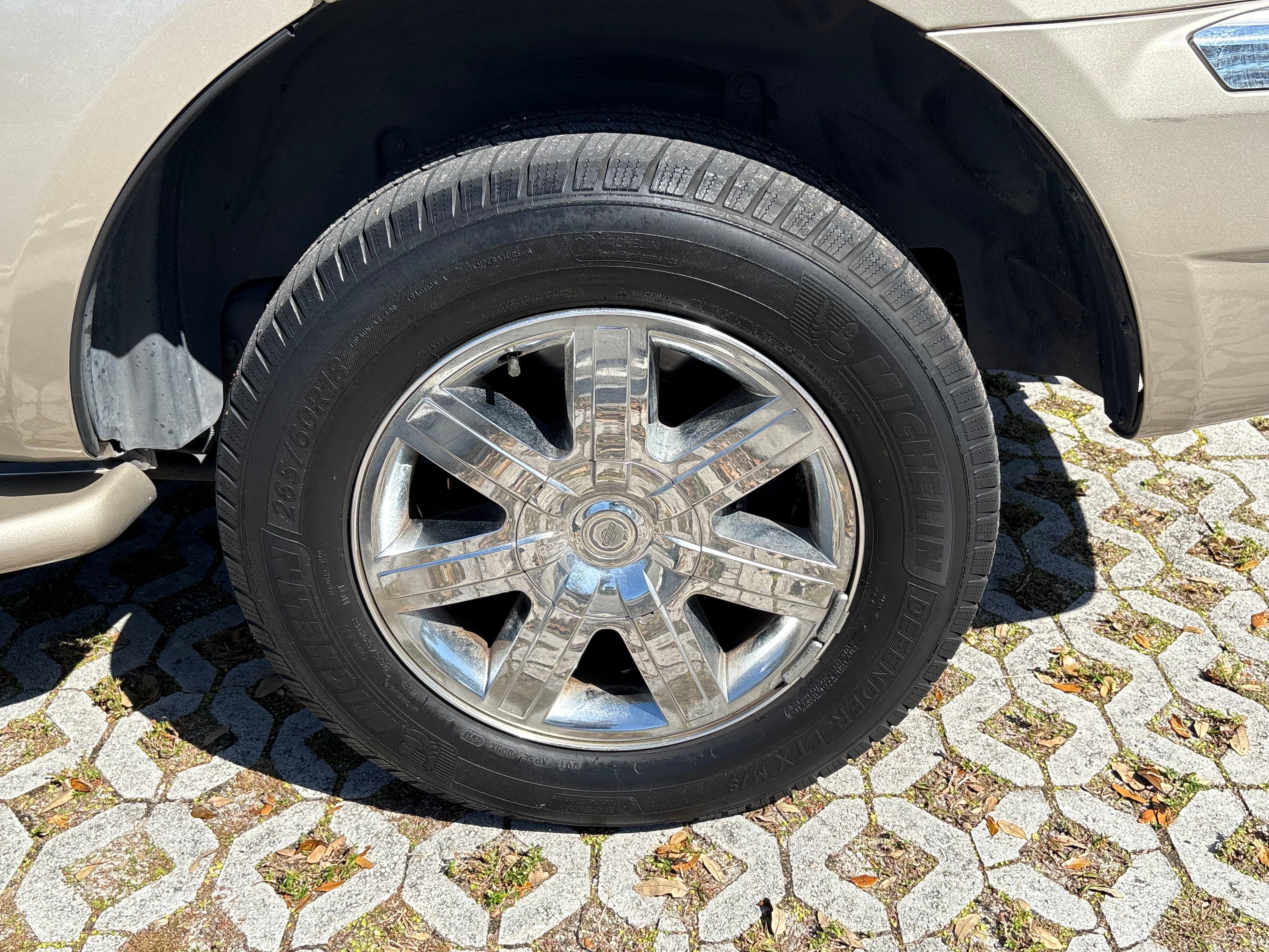 Used 2008 Chrysler Aspen Limited RWD image 10