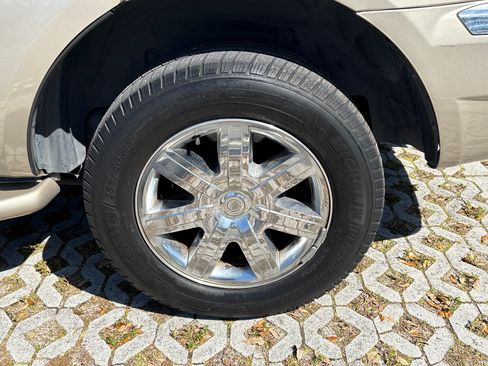 Used 2008 Chrysler Aspen Limited image 10