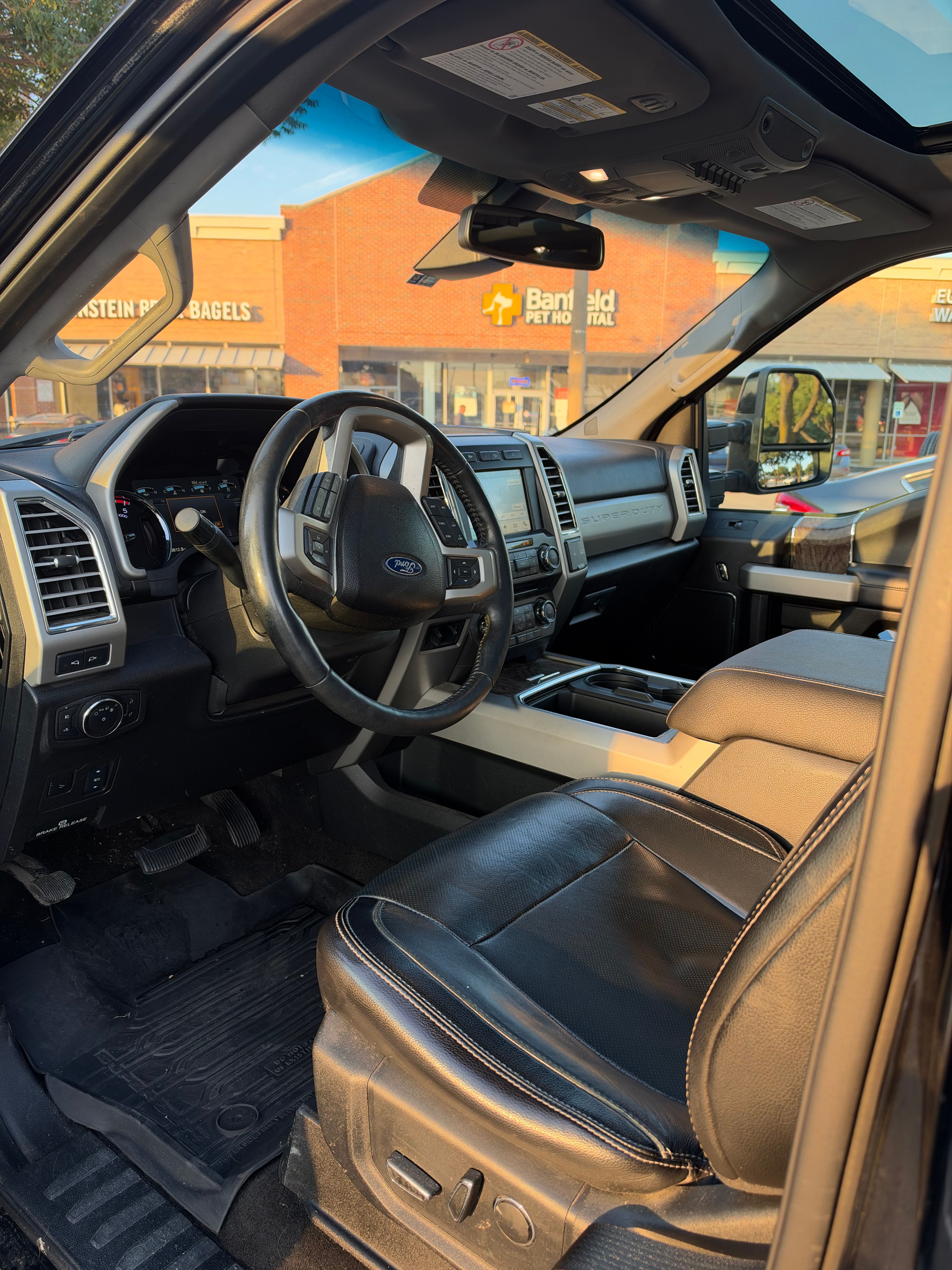 Used 2017 Ford F250 Lariat w/ Lariat Ultimate Package AWD/4WD image 4