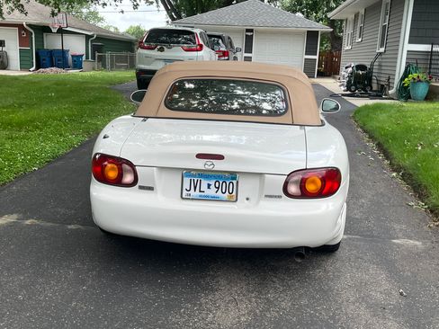 Used 2000 MAZDA MX-5 Miata RWD image 4