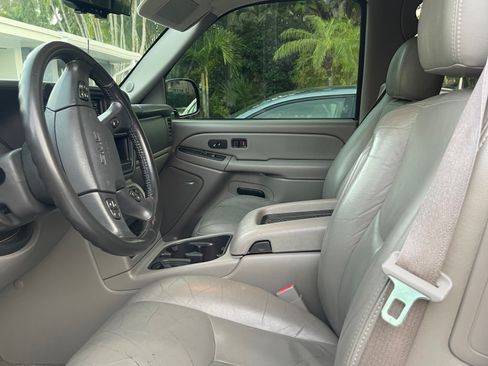 Used 2004 GMC Yukon SLT w/ 1SD Preferred Equipment Group image 16