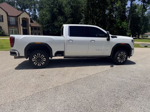 Used 2025 GMC Sierra 3500 Denali Ultimate AWD/4WD image 2