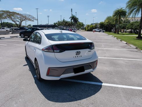 Used 2020 Hyundai Ioniq Limited image 13