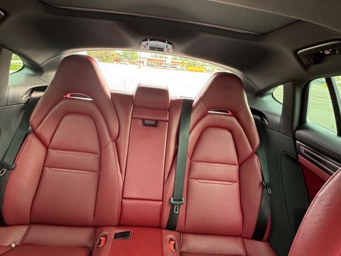 Used 2023 Porsche Panamera image 15