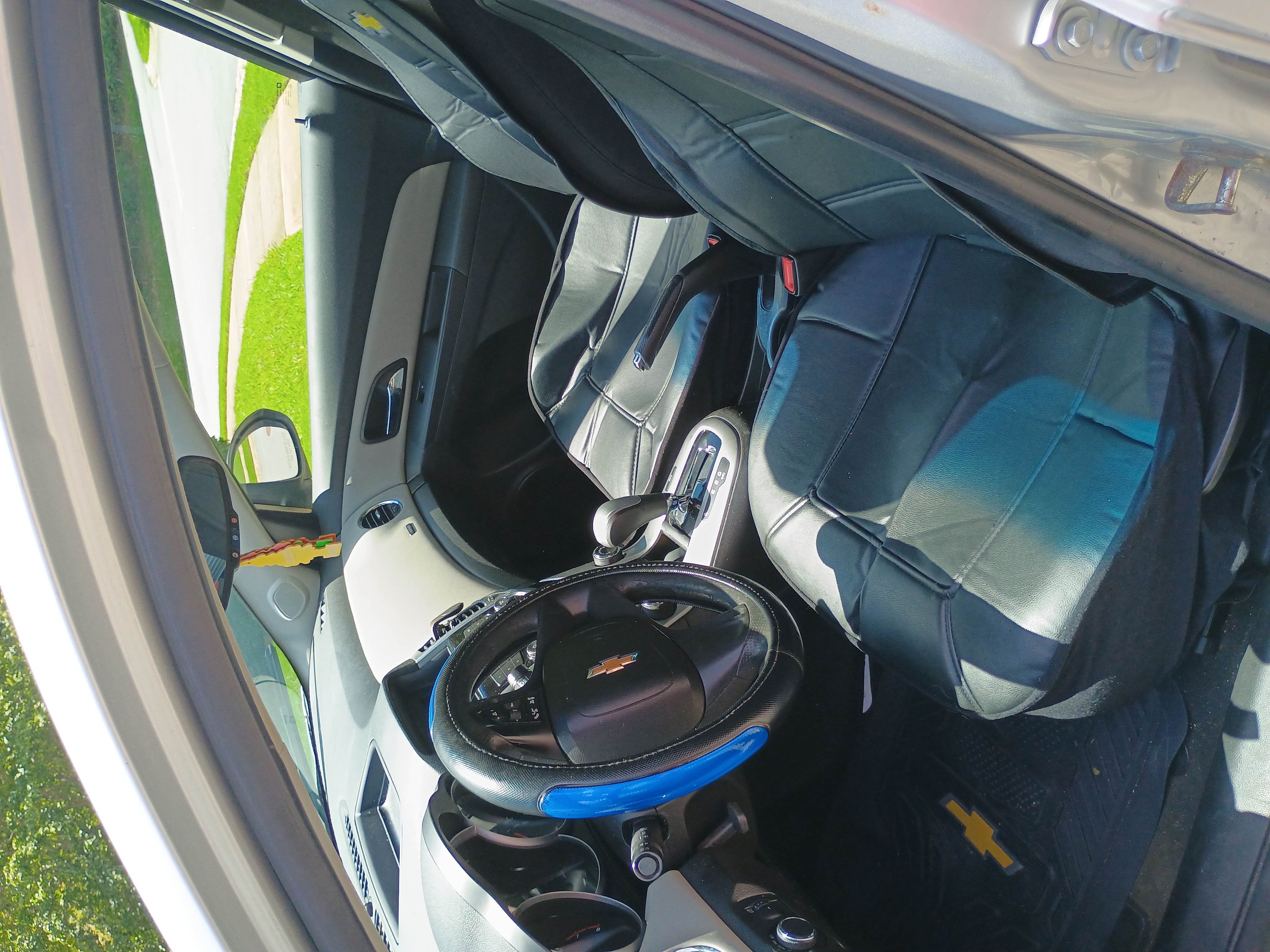 Used 2014 Chevrolet Cruze LS FWD image 2