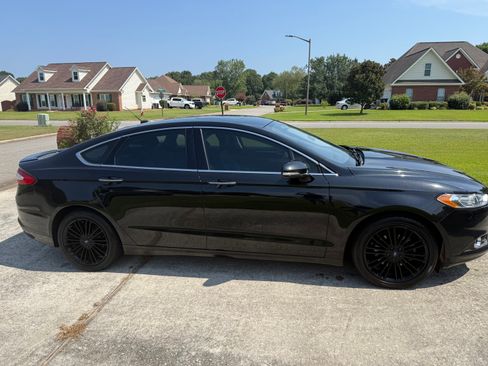 Used 2014 Ford Fusion SE w/ Equipment Group 202A FWD image 4