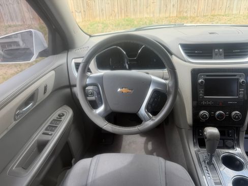 Used 2016 Chevrolet Traverse LT w/ Style and Technology Package image 10