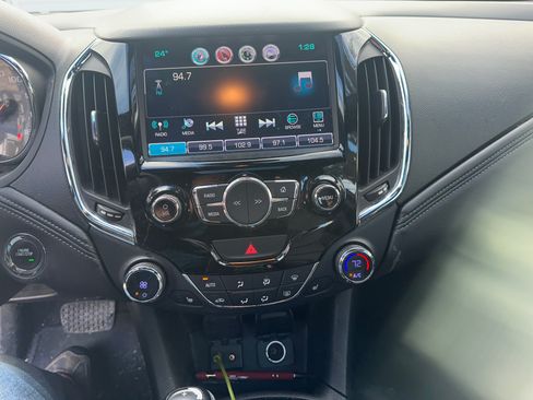 Used 2017 Chevrolet Cruze Premier image 6