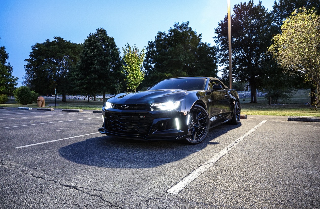 Used 2019 Chevrolet Camaro ZL1 RWD image 2