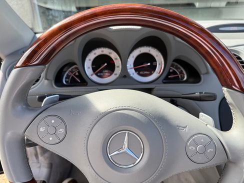 Used 2011 Mercedes-Benz SL 550 image 11