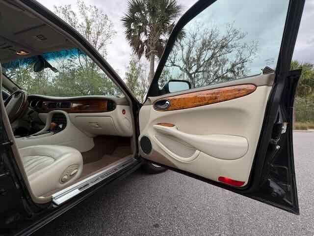 Used 2003 Jaguar XJ8 RWD image 15