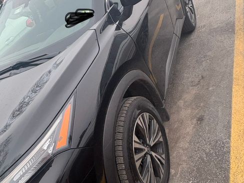 Used 2021 Nissan Rogue SV w/ Premium Package image 4