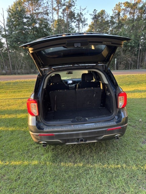 Used 2022 Ford Explorer XLT w/ Equipment Group 202A RWD image 5