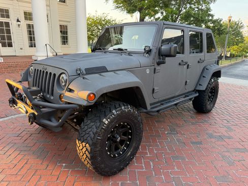 Used 2013 Jeep Wrangler Unlimited Sport AWD/4WD image 8
