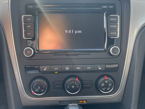 Used 2015 Volkswagen Passat 1.8T Wolfsburg Edition image 9