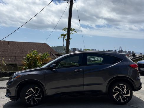 Used 2019 Honda HR-V Sport image 2