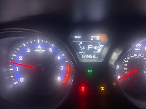 Used 2014 Hyundai Elantra SE image 8