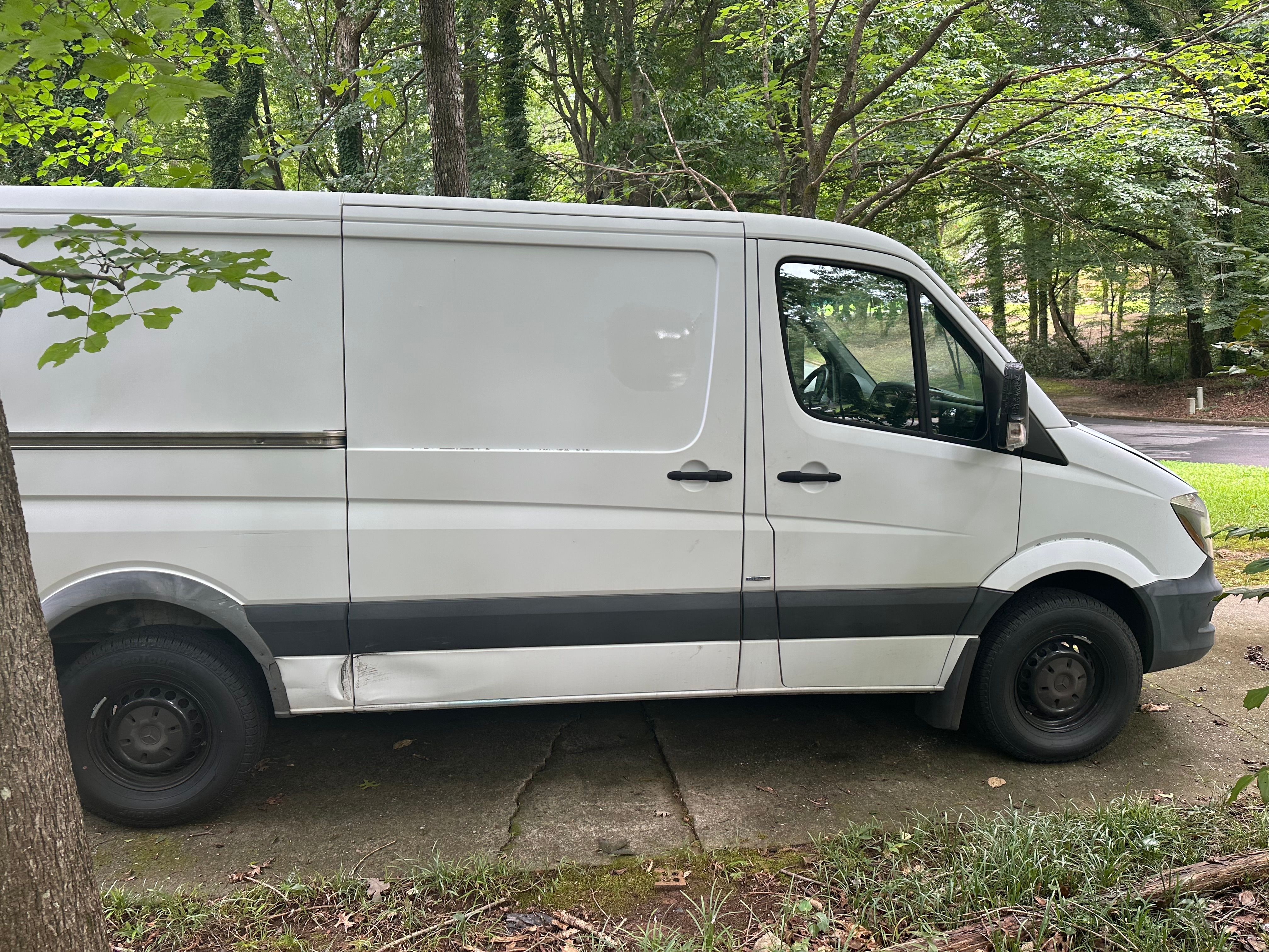 Used 2016 Mercedes-Benz Sprinter 2500 image 4