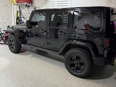 Used 2015 Jeep Wrangler Unlimited Sahara AWD/4WD image 14