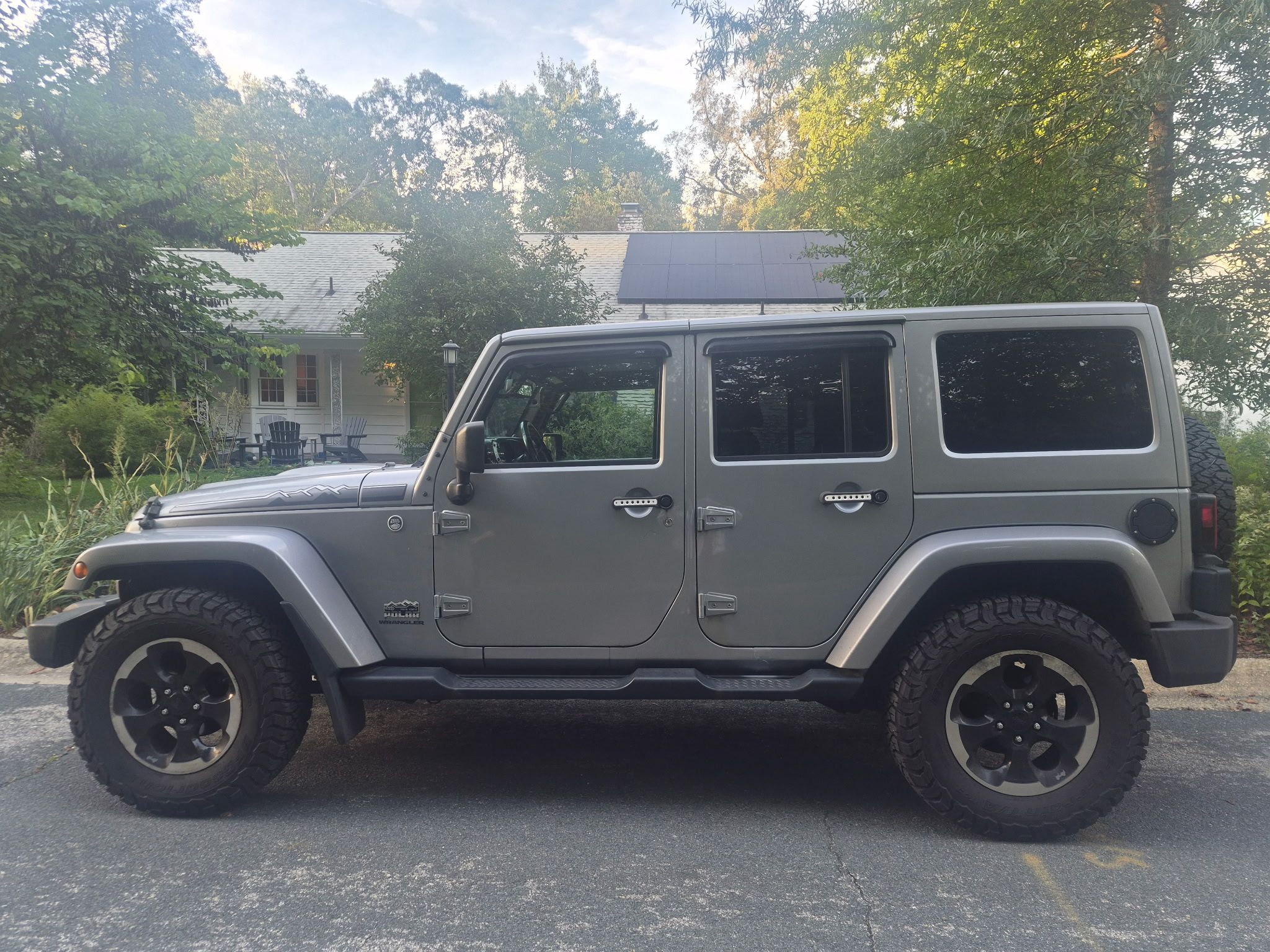 Used 2014 Jeep Wrangler Unlimited Sahara AWD/4WD image 4