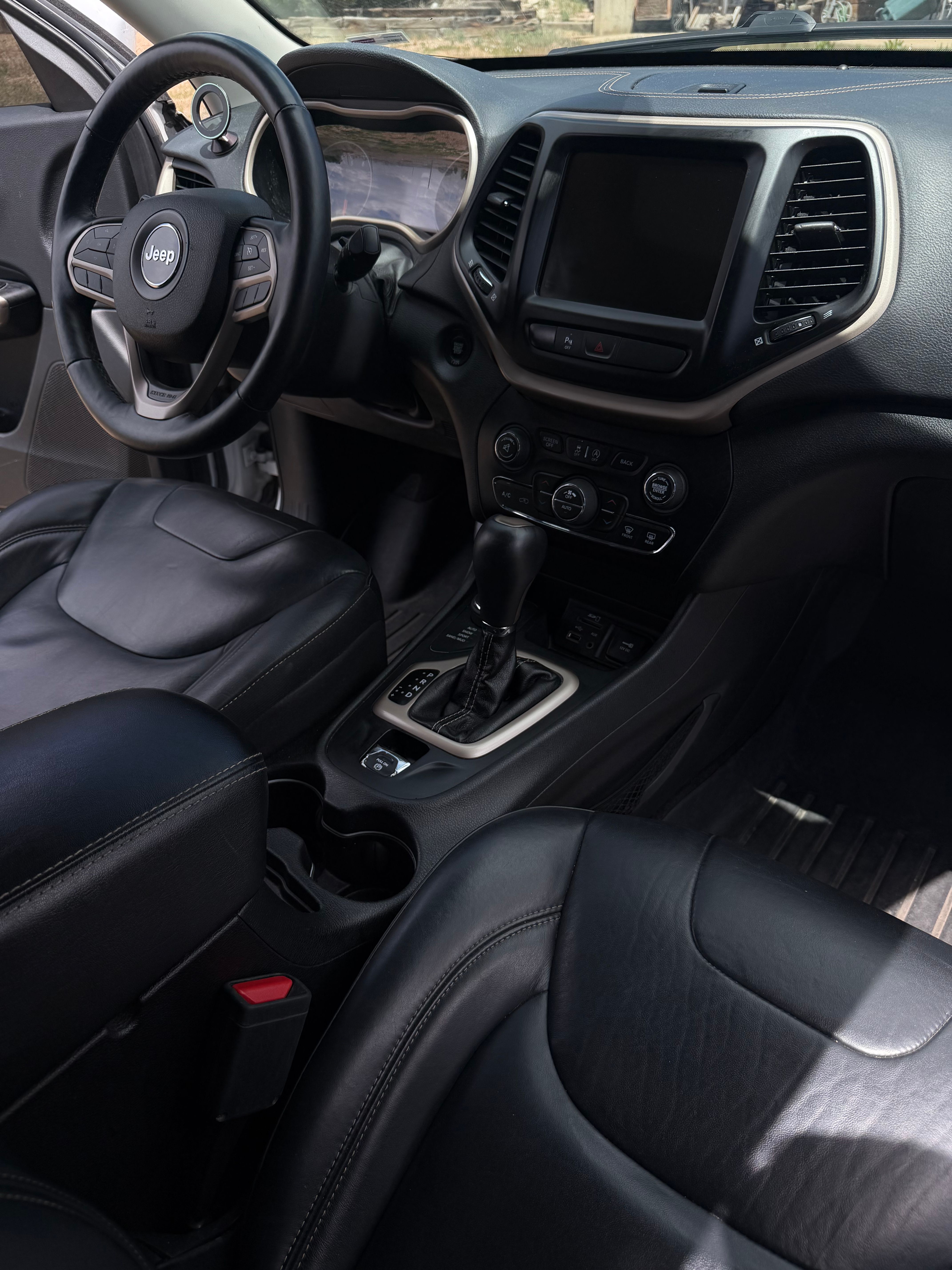 Used 2017 Jeep Cherokee High Altitude AWD/4WD image 6