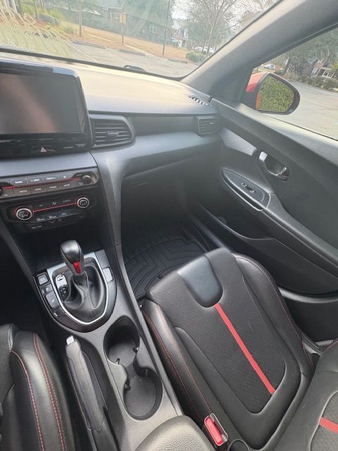 Used 2020 Hyundai Veloster Turbo FWD image 11