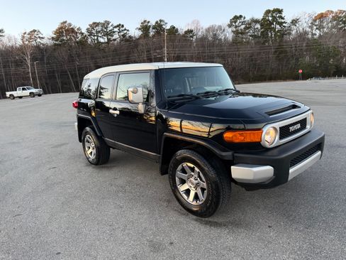 Used 2014 Toyota FJ Cruiser 4WD w/ Convenience Package image 8