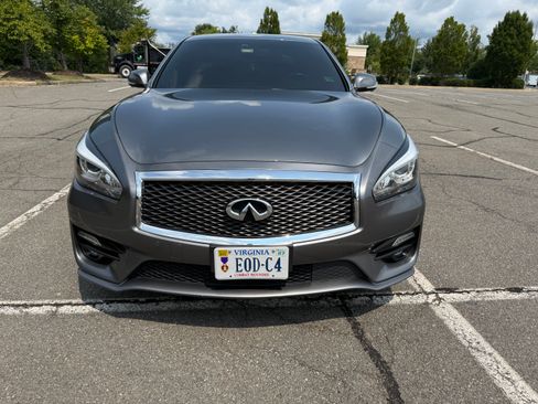 Used 2017 INFINITI Q70 5.6 w/ Sport Package AWD/4WD image 4