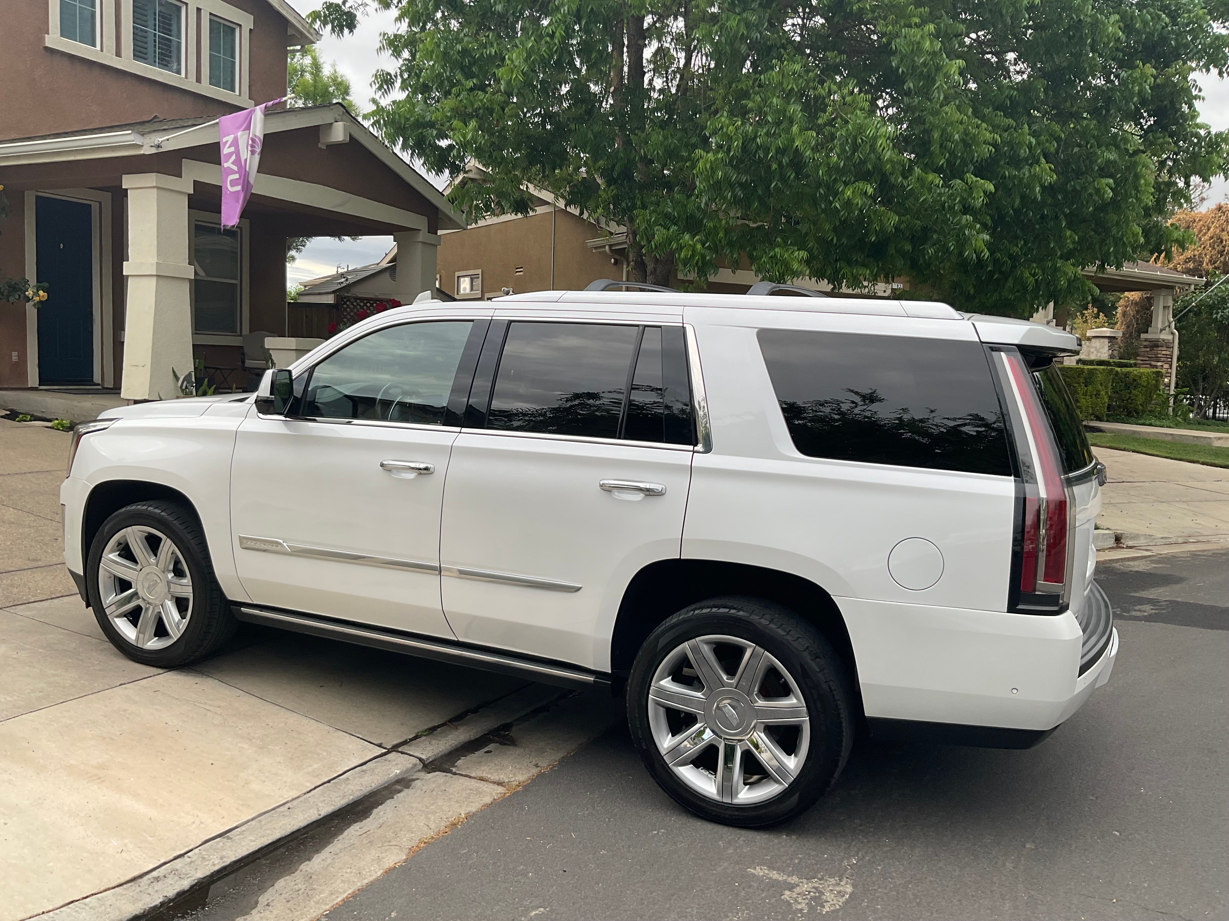 Used 2017 Cadillac Escalade Premium Luxury AWD/4WD image 8