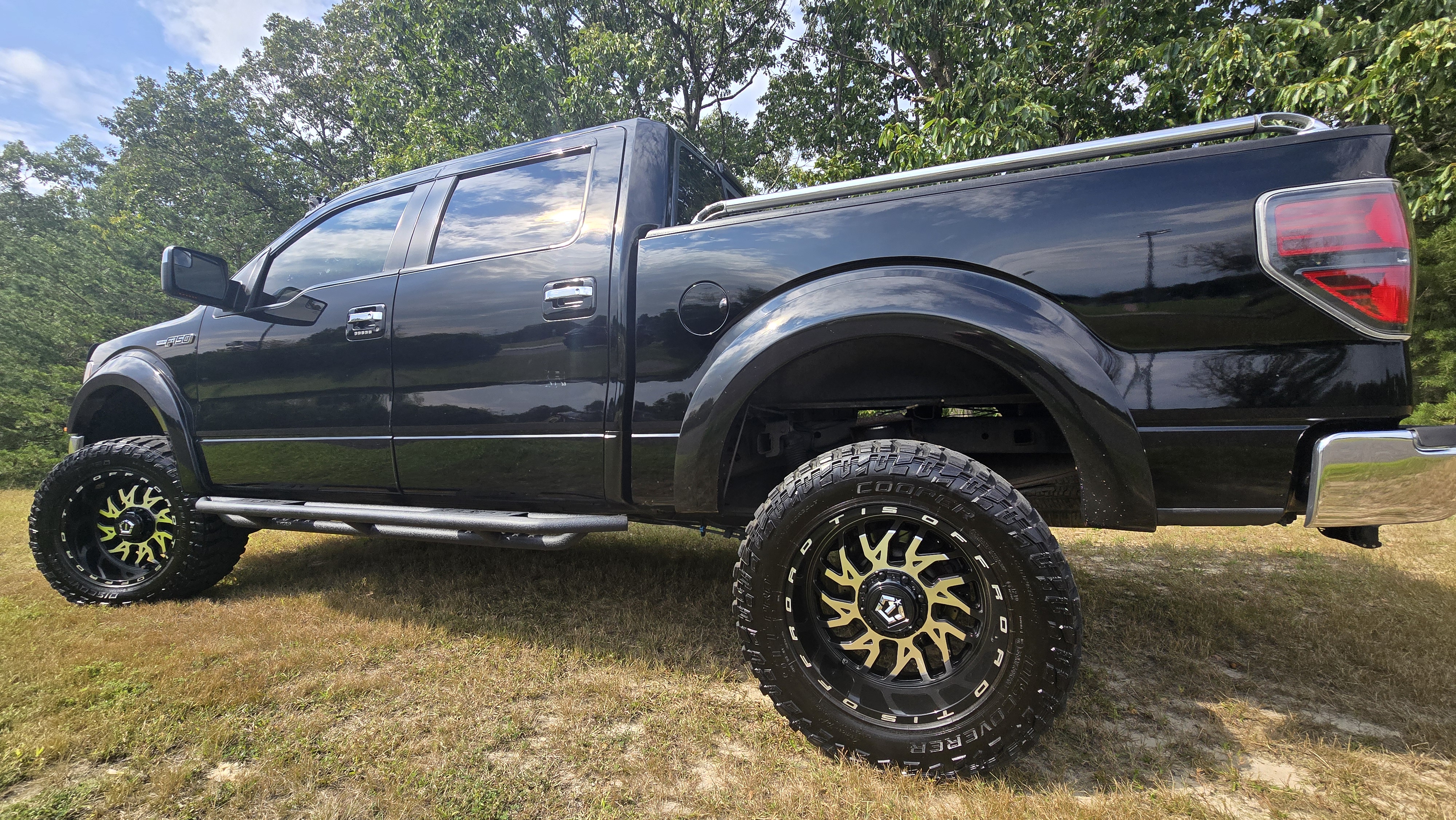 Used 2011 Ford F150 Lariat w/ Lariat Chrome Pkg AWD/4WD image 9