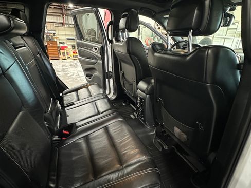 Used 2017 Jeep Grand Cherokee Overland image 21