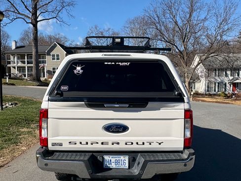 Used 2017 Ford F250 Lariat w/ Chrome Package image 6