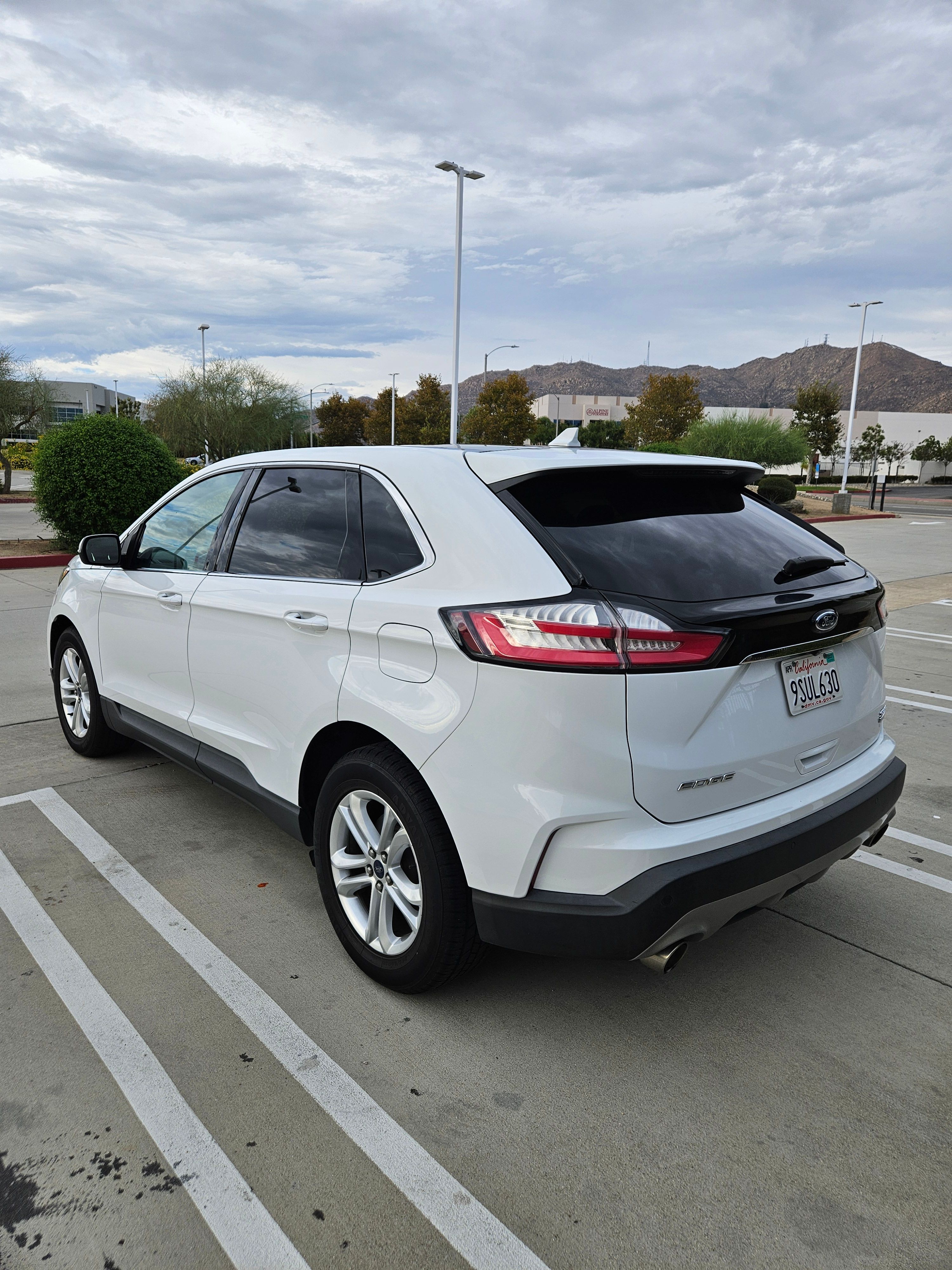 Used 2019 Ford Edge SEL w/ Equipment Group 201A FWD image 5