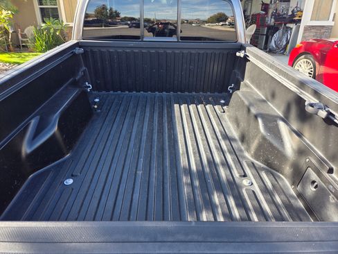 Used 2020 Toyota Tacoma SR image 5