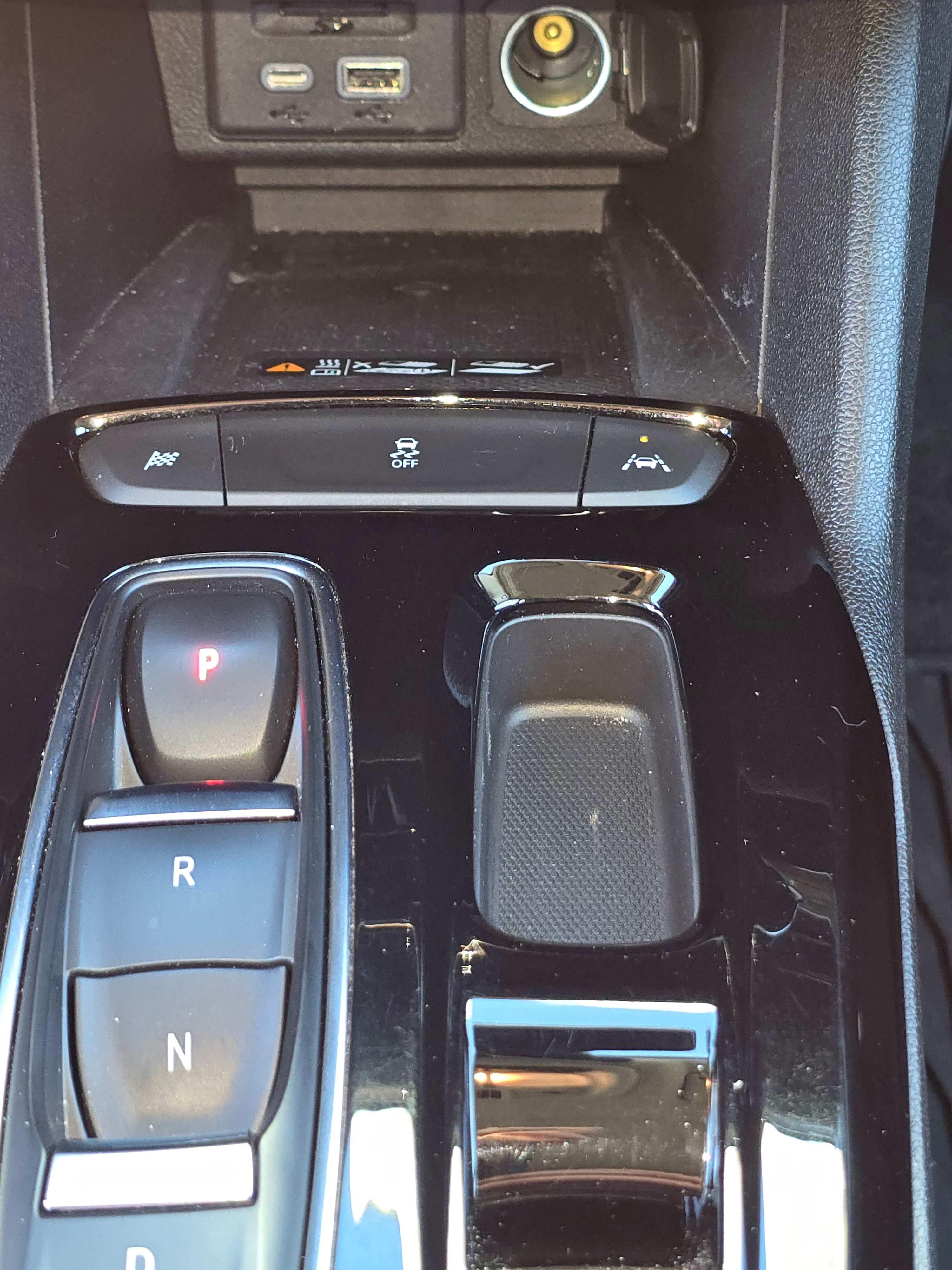 Used 2022 Chevrolet Bolt EUV Premier w/ Sun & Sound Package FWD image 11