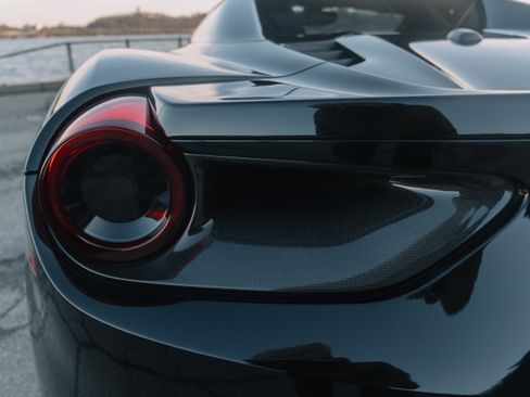 Used 2018 Ferrari 488 Spider image 13