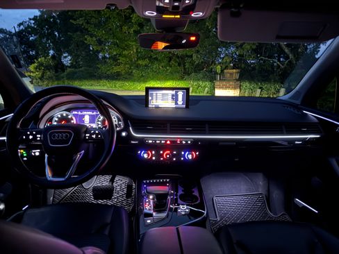 Used 2018 Audi Q7 3.0T Premium Plus w/ Premium Plus Package image 12